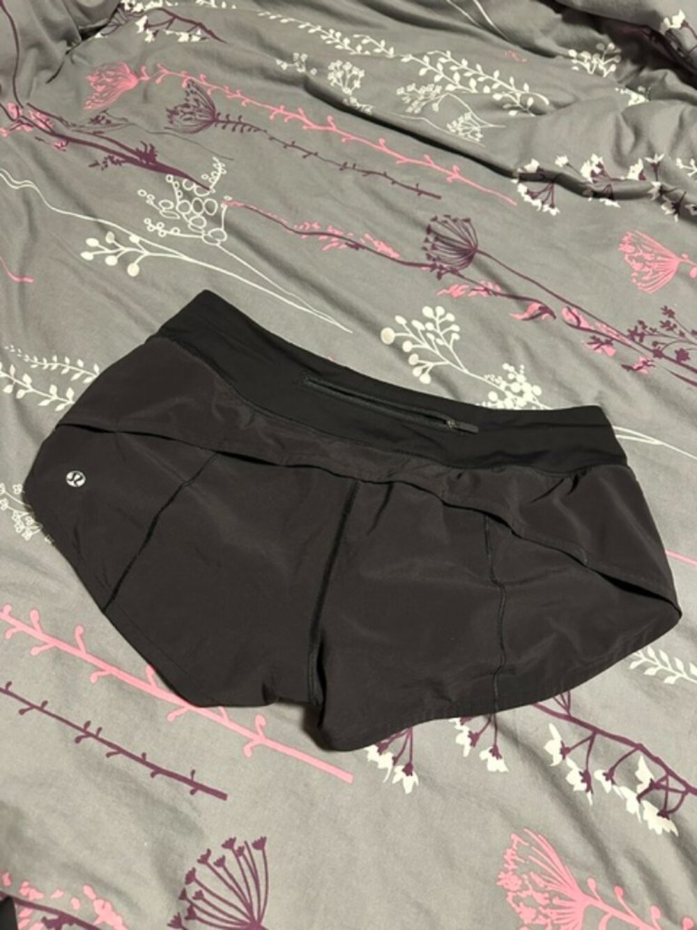 Lululemon size 6 speed shorts